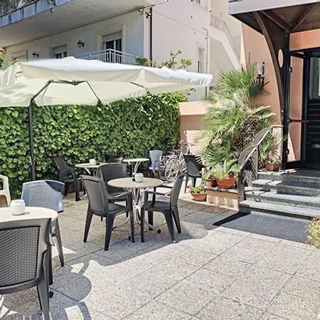 Hotel Iride Suite & Breakfast- Ideale Per Famiglie E Coppie Riccione Zewnętrze zdjęcie
