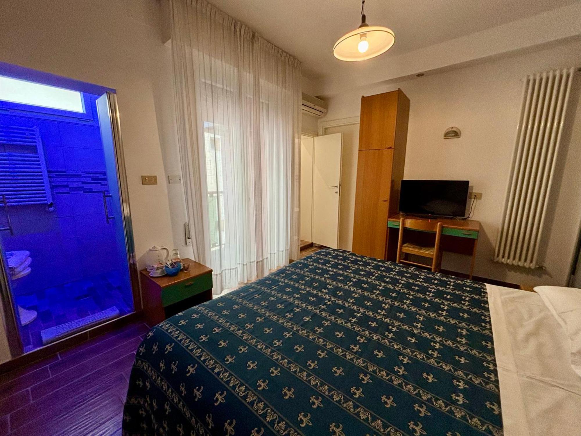 Hotel Iride Suite & Breakfast- Ideale Per Famiglie E Coppie Riccione Zewnętrze zdjęcie
