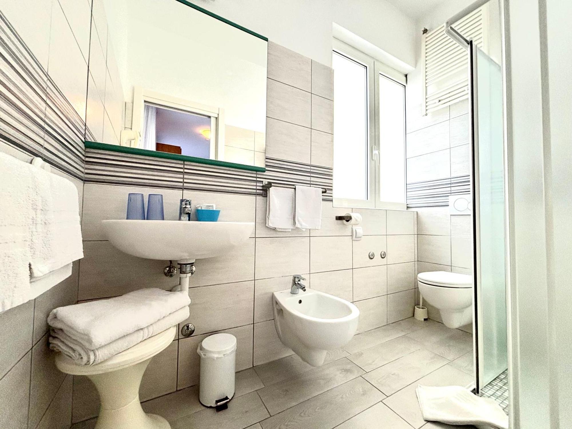 Hotel Iride Suite & Breakfast- Ideale Per Famiglie E Coppie Riccione Pokój zdjęcie