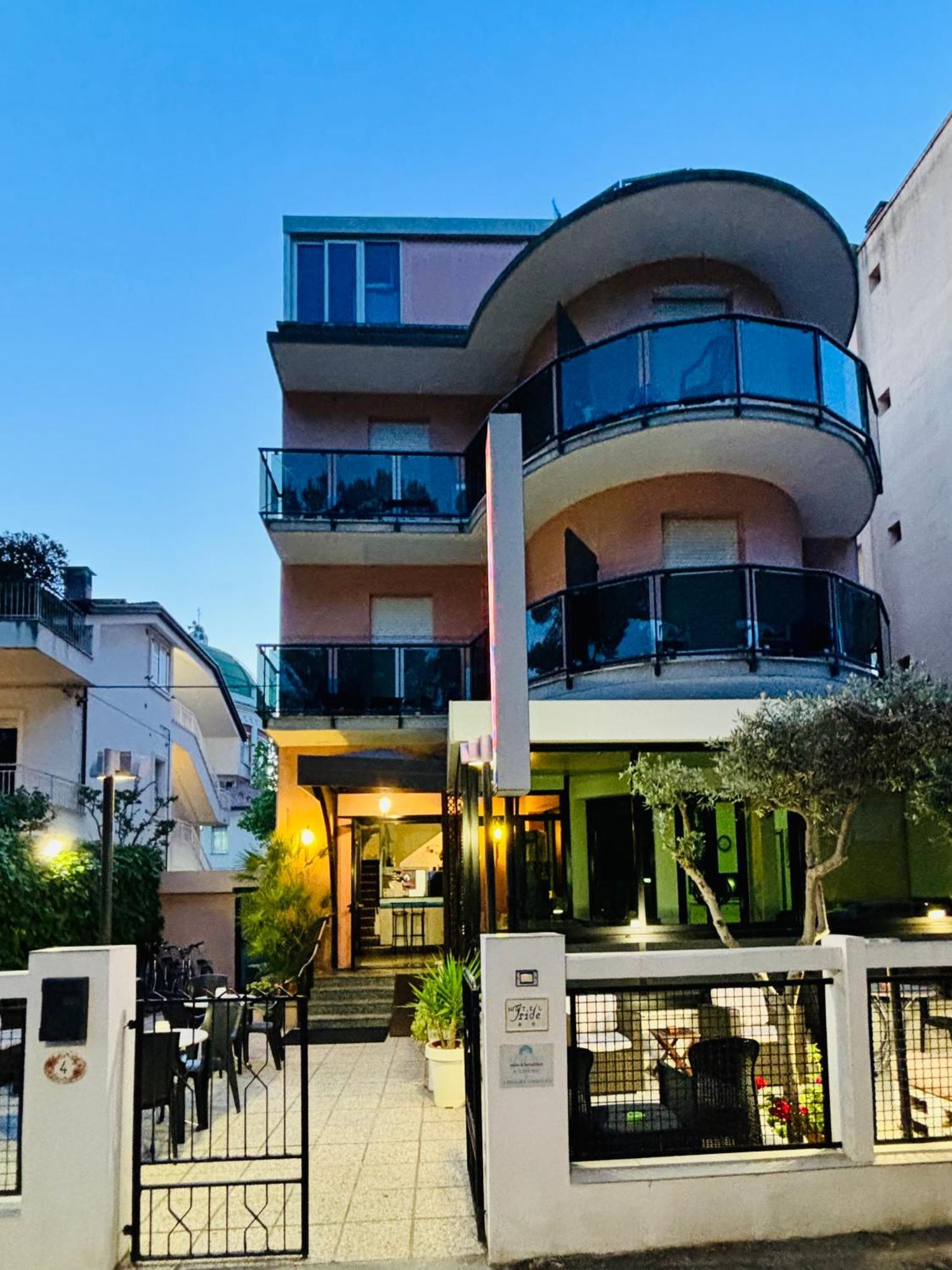 Hotel Iride Suite & Breakfast- Ideale Per Famiglie E Coppie Riccione Zewnętrze zdjęcie