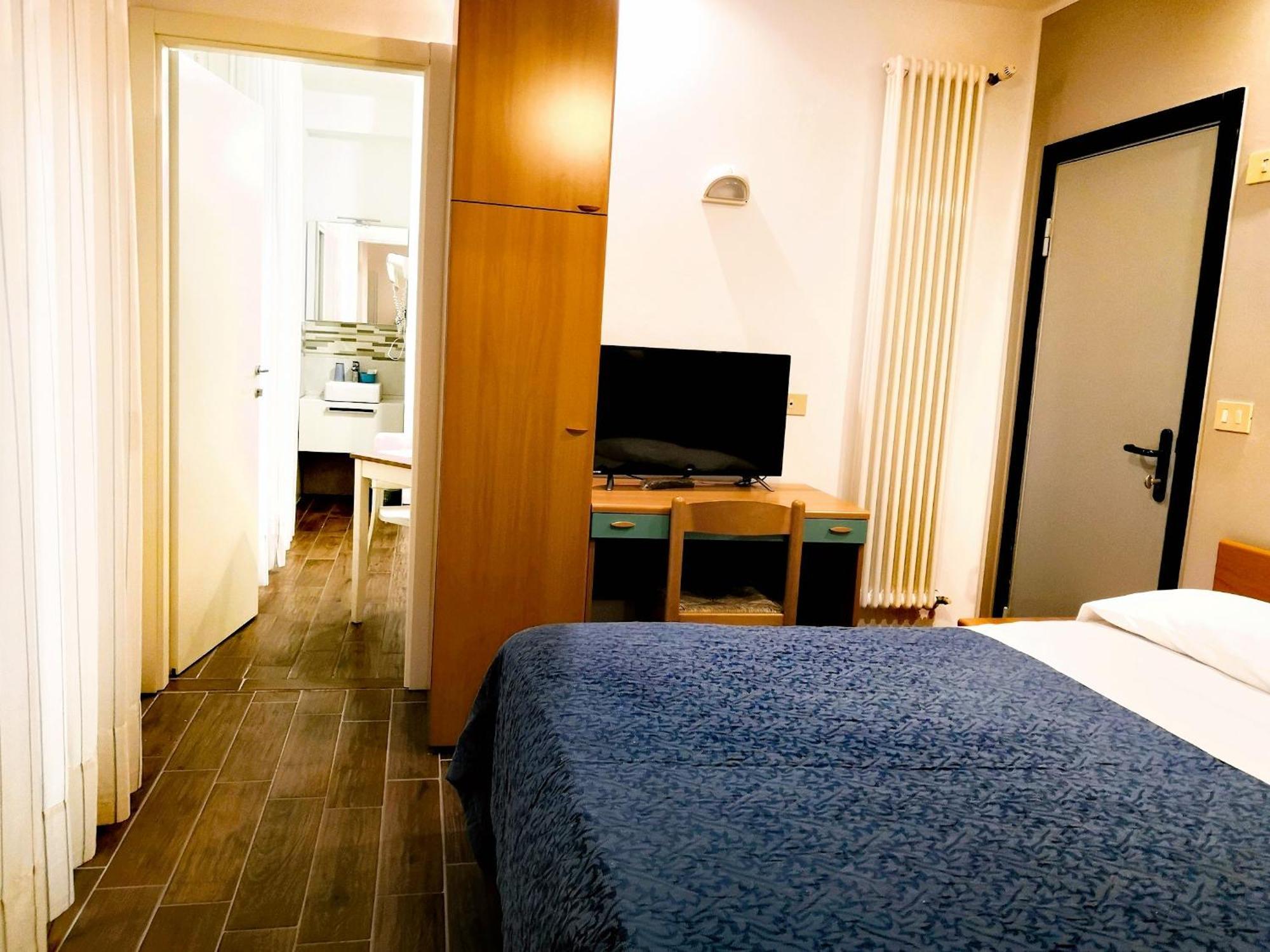 Hotel Iride Suite & Breakfast- Ideale Per Famiglie E Coppie Riccione Zewnętrze zdjęcie
