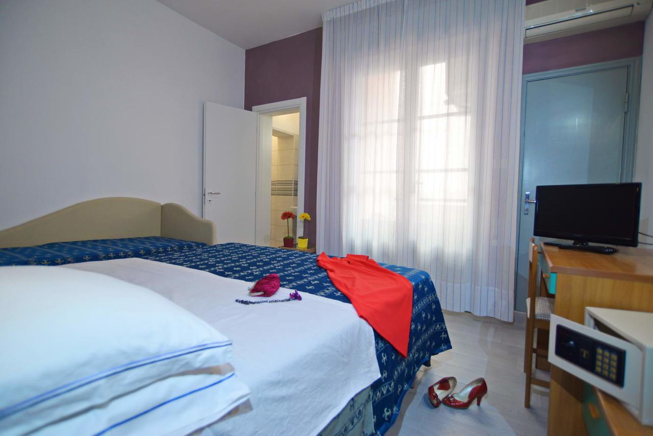 Hotel Iride Suite & Breakfast- Ideale Per Famiglie E Coppie Riccione Zewnętrze zdjęcie