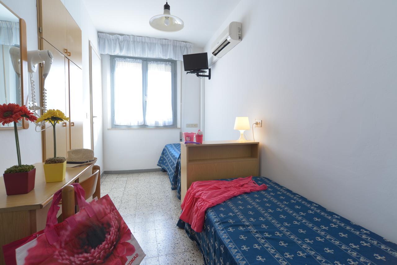 Hotel Iride Suite & Breakfast- Ideale Per Famiglie E Coppie Riccione Zewnętrze zdjęcie