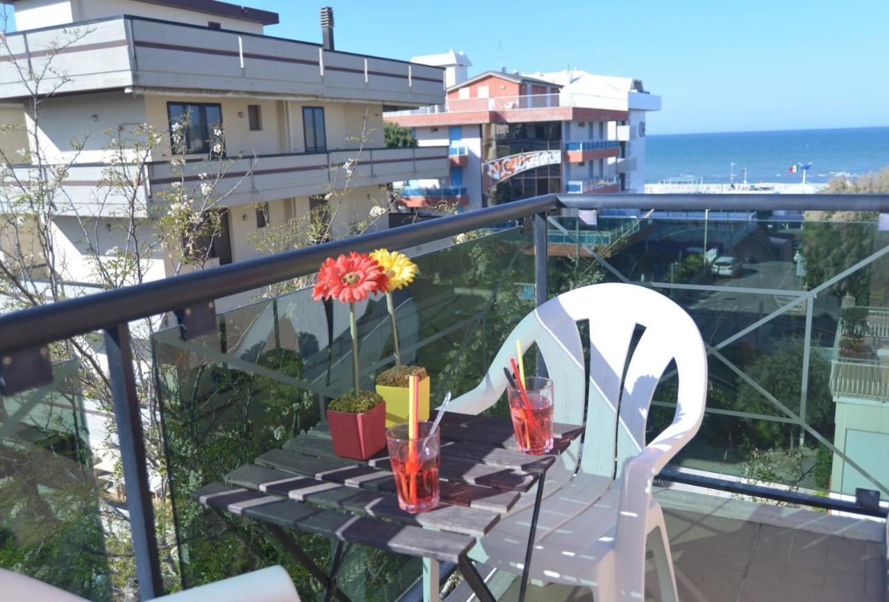 Hotel Iride Suite & Breakfast- Ideale Per Famiglie E Coppie Riccione Zewnętrze zdjęcie
